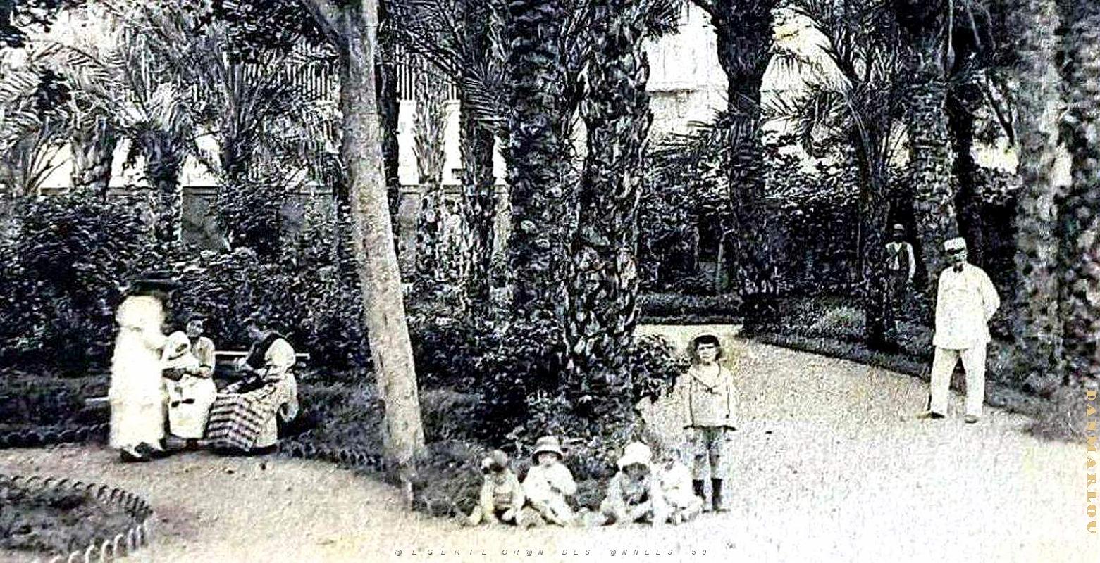2454- Oran - Square de l'Eveche2.jpg